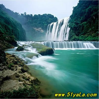  ( (Huangguoshu Waterfall) 
